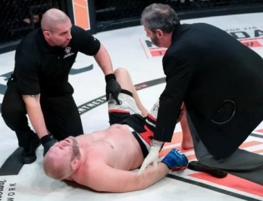MMA: Βάρβαρο χτύπημα στα γεννητικά όργανα προκαλεί κύμα συμπάθειας στο ίντερνετ (βίντεο)